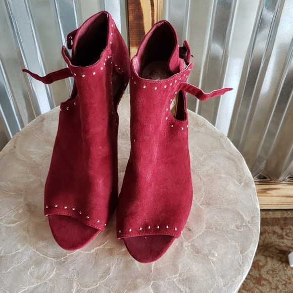 Shoes - Picture 4 of 4